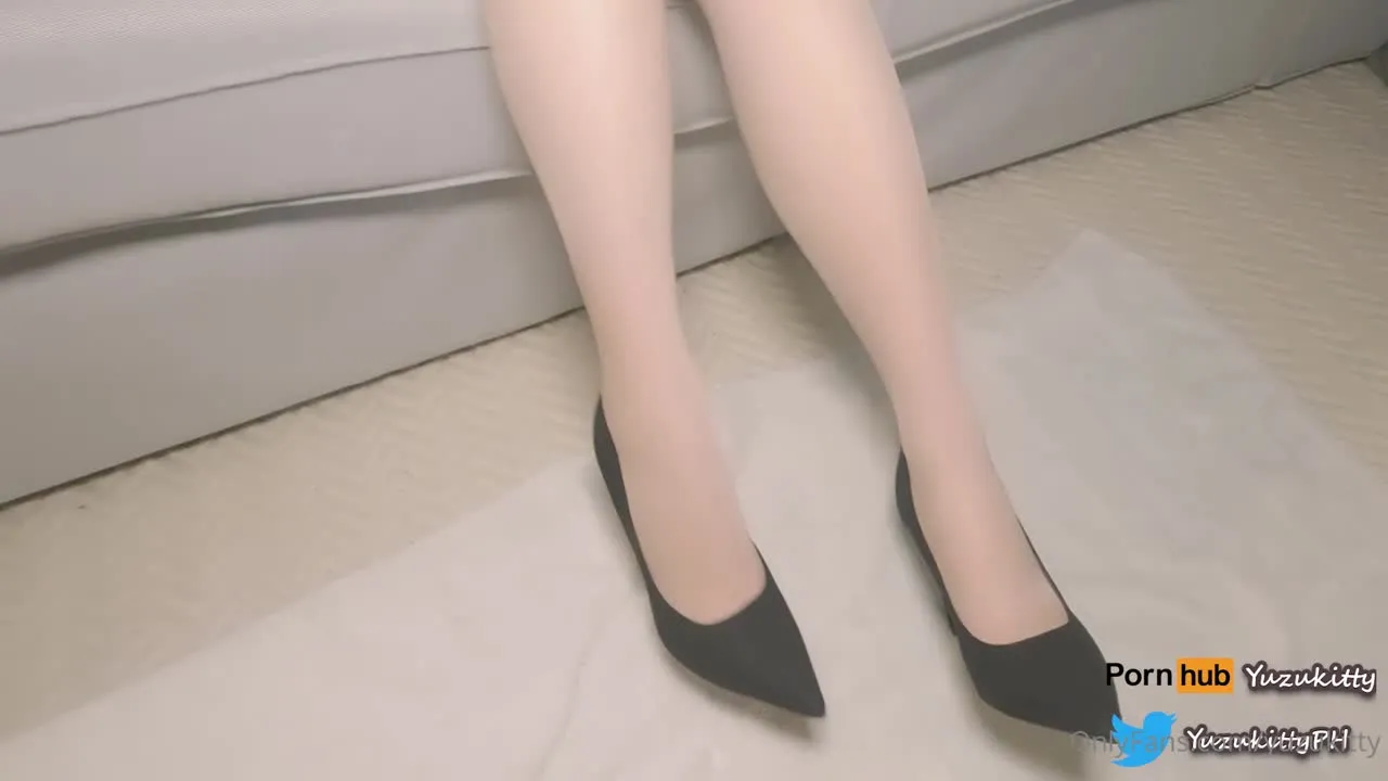 Yuzukitty NO.130: Sexy OL in Pencil Skirt